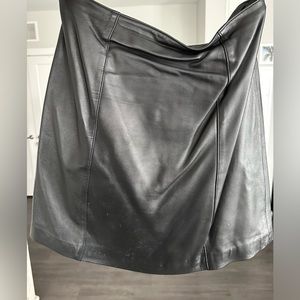Vintage Genuine leather size 8 pencil skirt. Some marks, no tears/rips Excellent